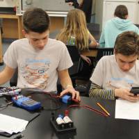 Students testing electrical currents during MSO Event
